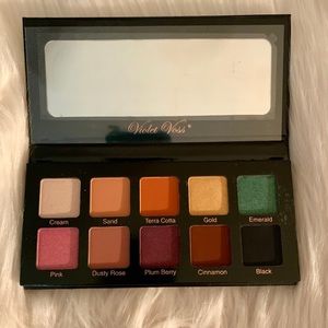 VIOLET VOSS Essentials Eyeshadow Palette